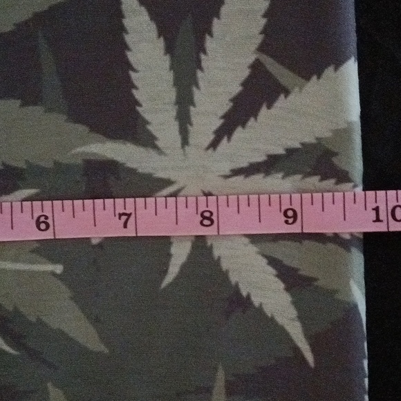 facemask/scarf and popcorn socks nwot 💚 - Picture 5 of 5